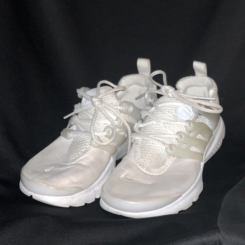 Girl’s Nike shoes